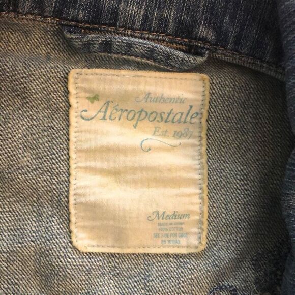 Aeropostale Embroidered distressed, jean jacket, cropped size S - Picture 4 of 6